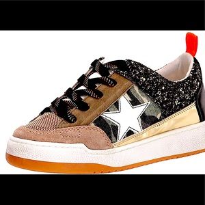 Steve Madden Fierce style Moody Sz.6 NWB $121